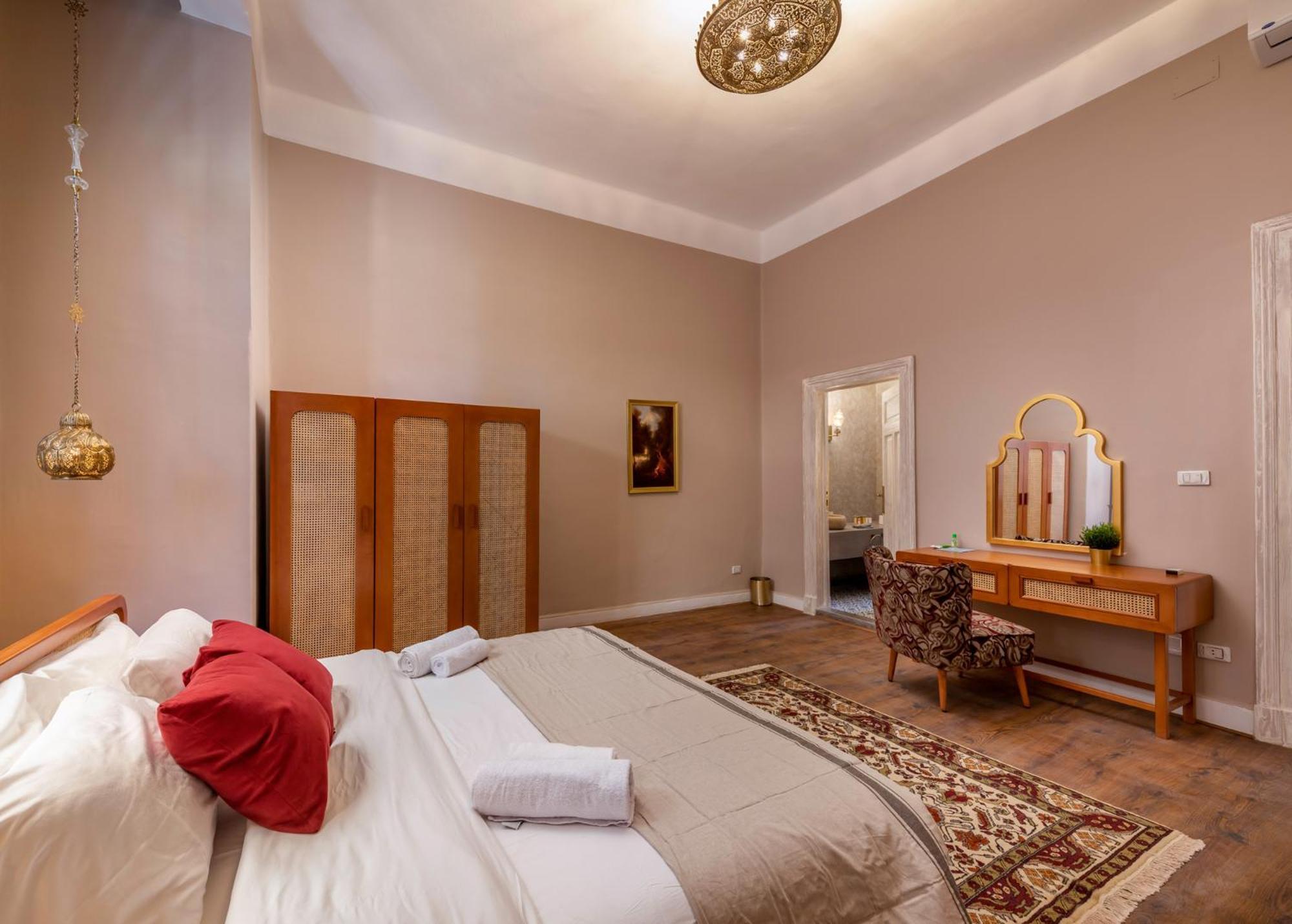 Boutique Residence-lemon Spaces Downtown Apartment